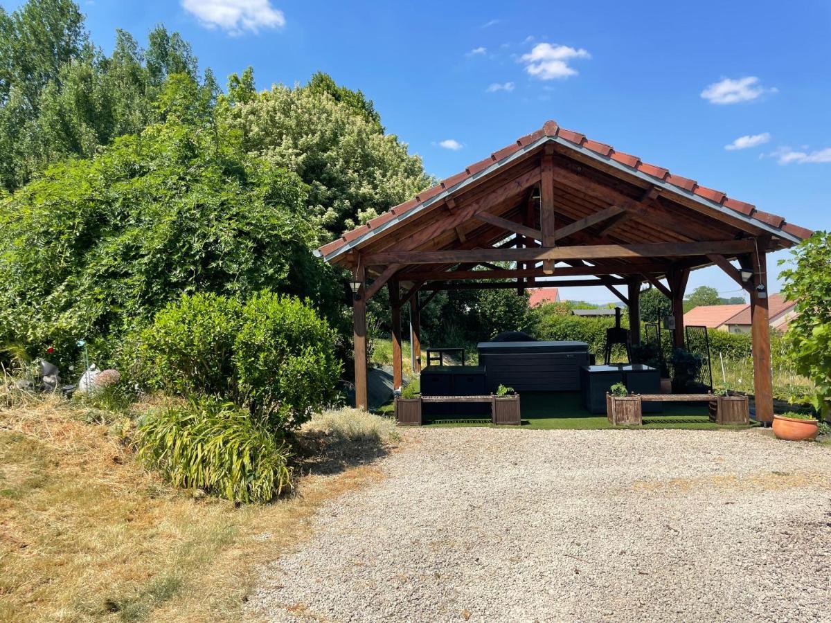 Gite De Solama Avec Spa Balleville Exteriér fotografie