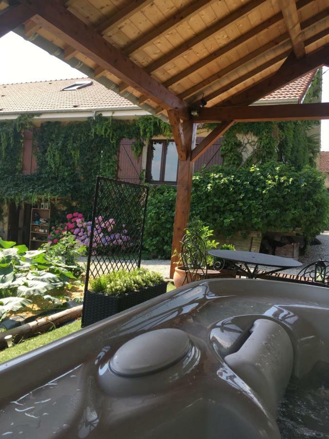 Gite De Solama Avec Spa Balleville Exteriér fotografie
